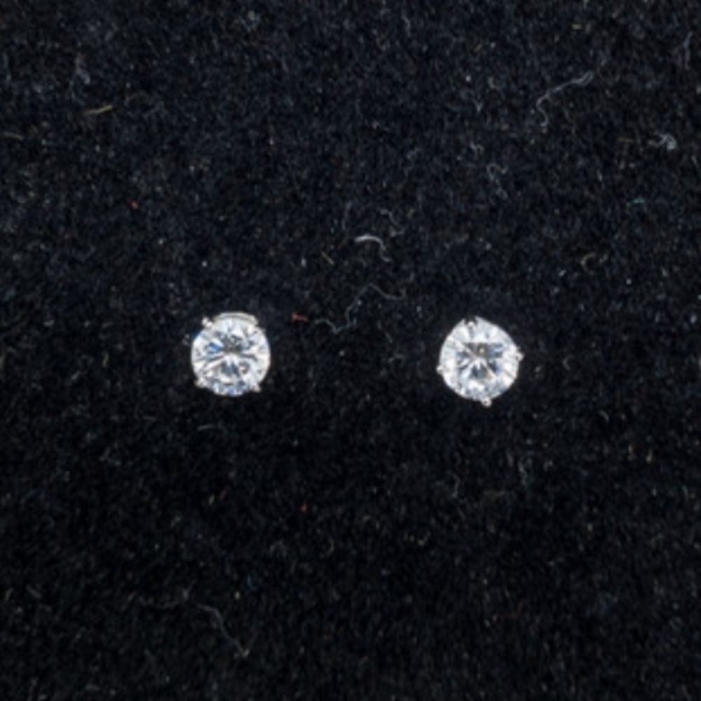 #U20 New Silver Tiny Small Earrings Crystal Studs One Pair Minimalist